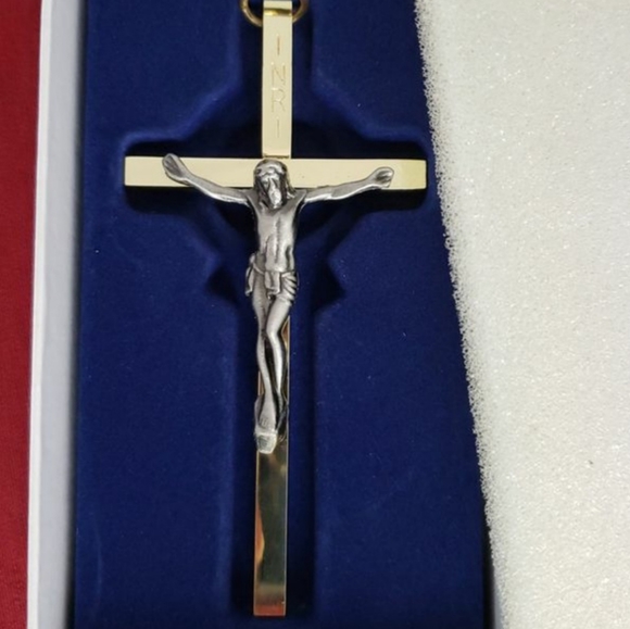 Gold Tone Cross NEW ITEM - Picture 2 of 3